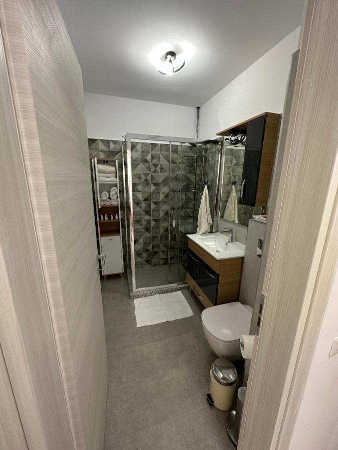 Glamart Apartment Крайова Экстерьер фото